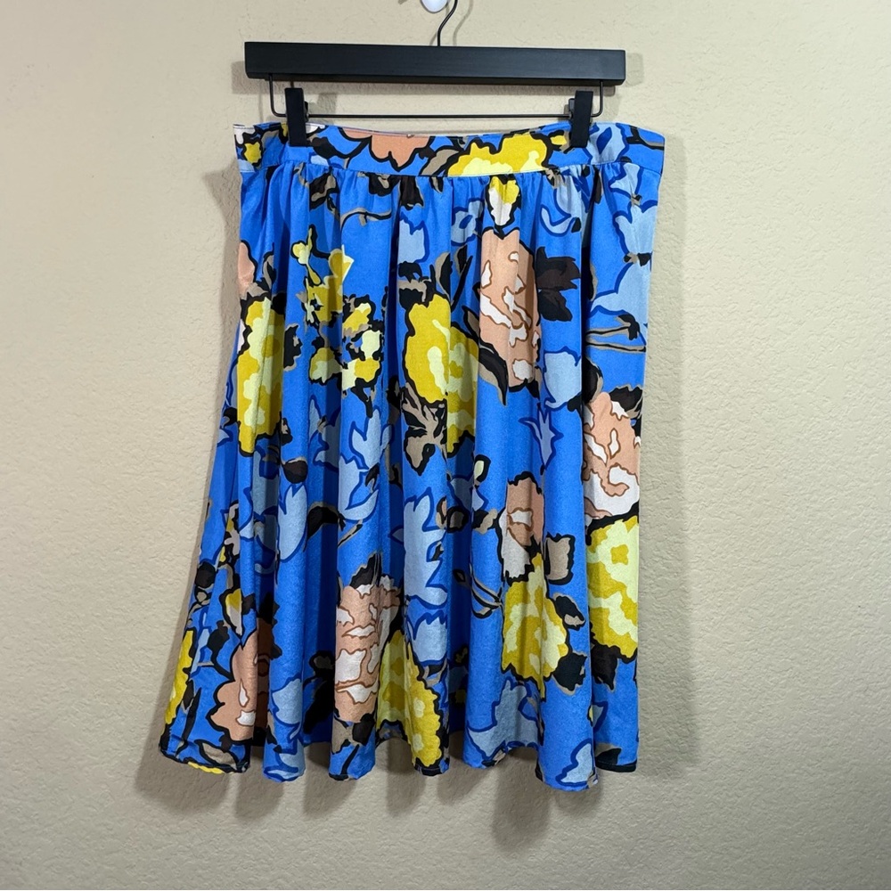 Women's Vivienne Tam Blue Yellow Tan Floral Knee Length Skirt Sz 12 Unlined Y2K - Picture 2 of 9